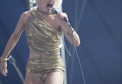 Amyl &amp; the Sniffers @ Glastonbury 26-6-22 
